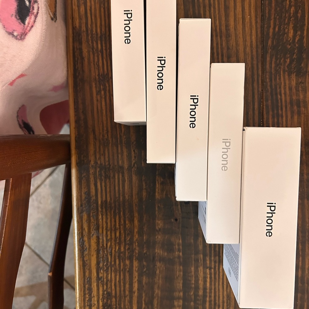 EMPTY Apple Smartphone boxes - Picture 3 of 3